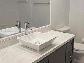200 Lakeview Dr 208, Weston FL 33326