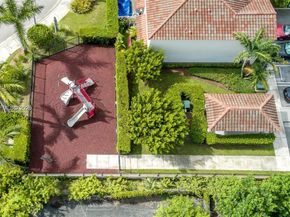 2820 NW 180th St, Miami Gardens FL 33056