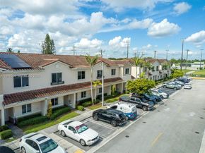 2820 NW 180th St, Miami Gardens FL 33056