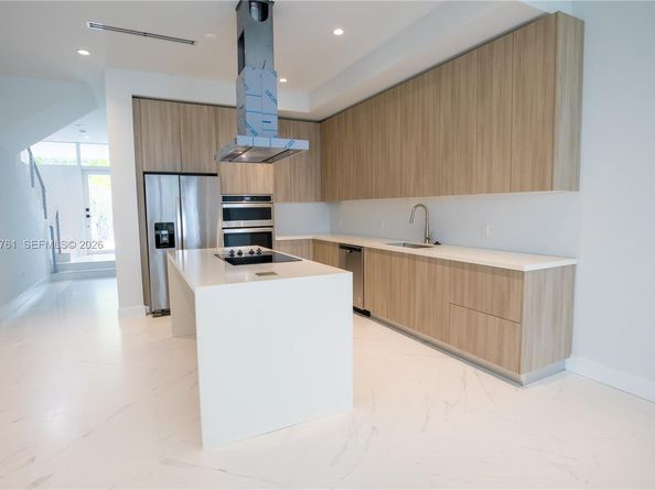 3374 Day Ave B, Miami FL 33133