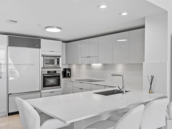 6801 Collins Ave 1402 Door 1412 L, Miami Beach FL 33141