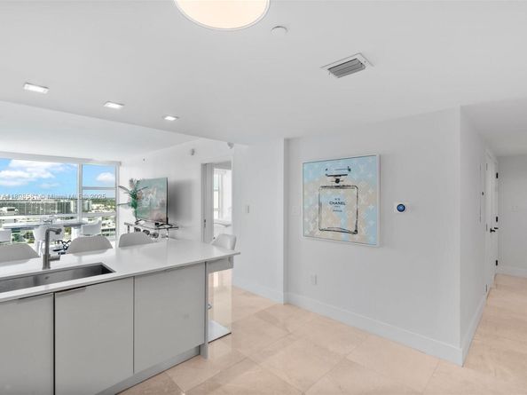 6801 Collins Ave 1402 Door 1412 L, Miami Beach FL 33141