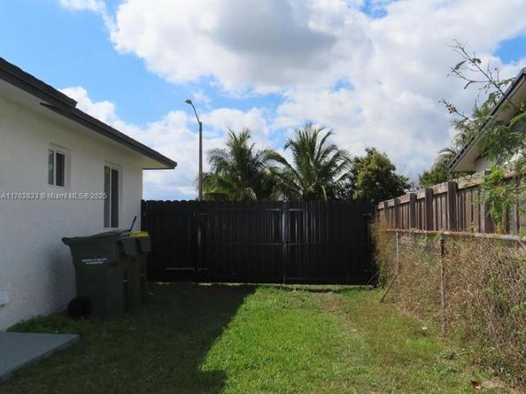 95 SW 17th Ter, Homestead FL 33030