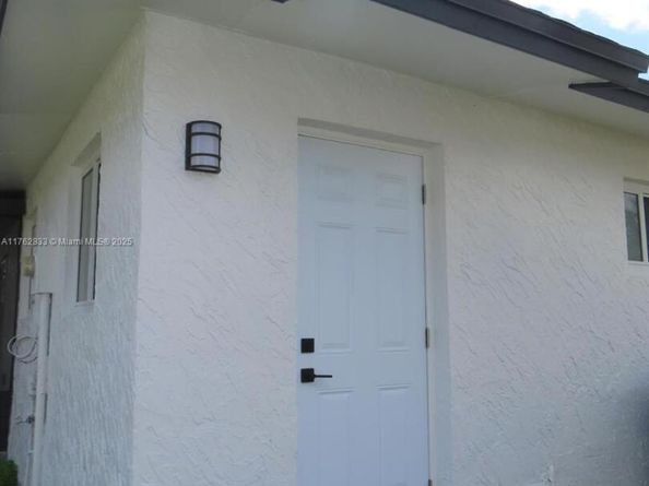 95 SW 17th Ter, Homestead FL 33030