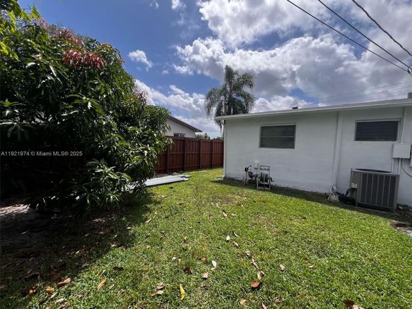 6761 Sheridan St, Hollywood FL 33024