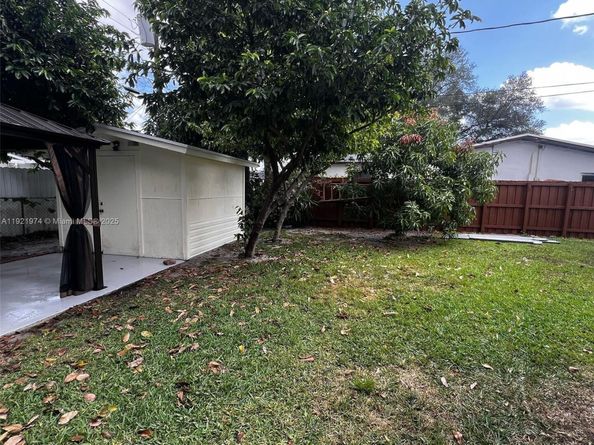 6761 Sheridan St, Hollywood FL 33024