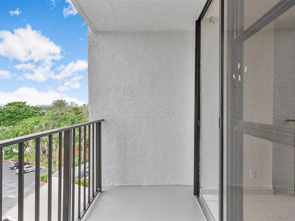 600 Parkview Dr 611, Hallandale Beach FL 33009