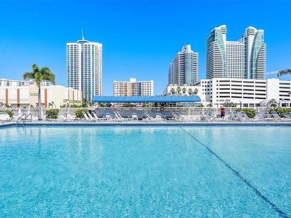 600 Parkview Dr 611, Hallandale Beach FL 33009