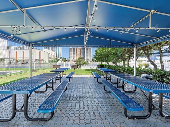 600 Parkview Dr 611, Hallandale Beach FL 33009