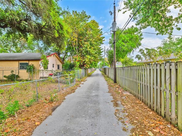 2243 Greene St, Hollywood FL 33020