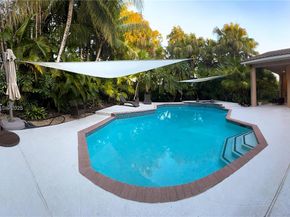 375 Sabal Way, Weston FL 33326