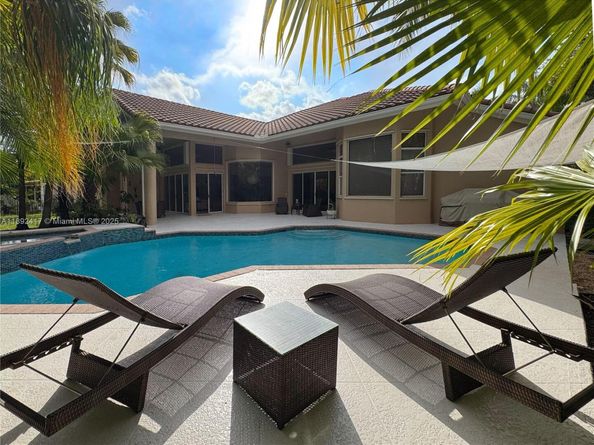 375 Sabal Way, Weston FL 33326