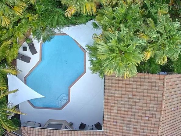 375 Sabal Way, Weston FL 33326