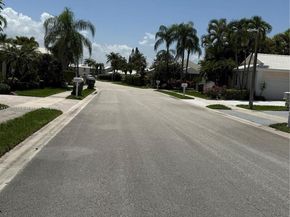 1170 E Wilshire Cir E, Pembroke Pines FL 33027