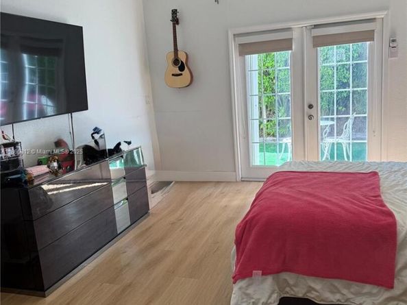 1170 E Wilshire Cir E, Pembroke Pines FL 33027