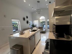 1170 E Wilshire Cir E, Pembroke Pines FL 33027