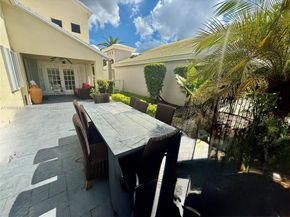 1170 E Wilshire Cir E, Pembroke Pines FL 33027