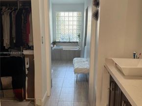 1170 E Wilshire Cir E, Pembroke Pines FL 33027