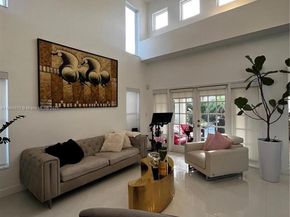 1170 E Wilshire Cir E, Pembroke Pines FL 33027