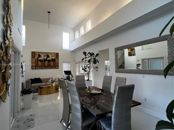 1170 E Wilshire Cir E, Pembroke Pines FL 33027