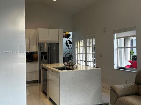 1170 E Wilshire Cir E, Pembroke Pines FL 33027