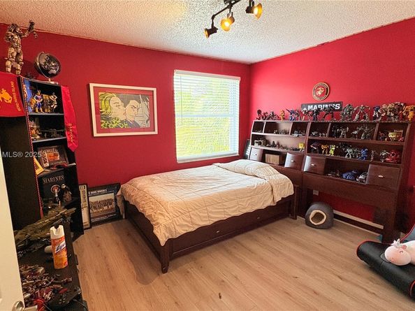 1002 NW 182nd Way, Pembroke Pines FL 33029