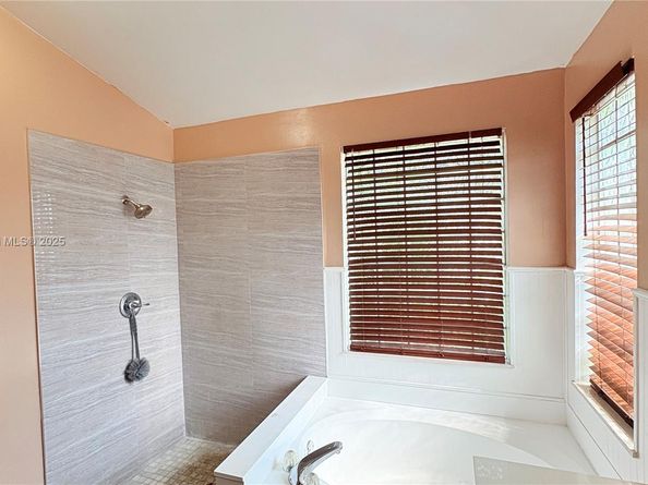 1002 NW 182nd Way, Pembroke Pines FL 33029