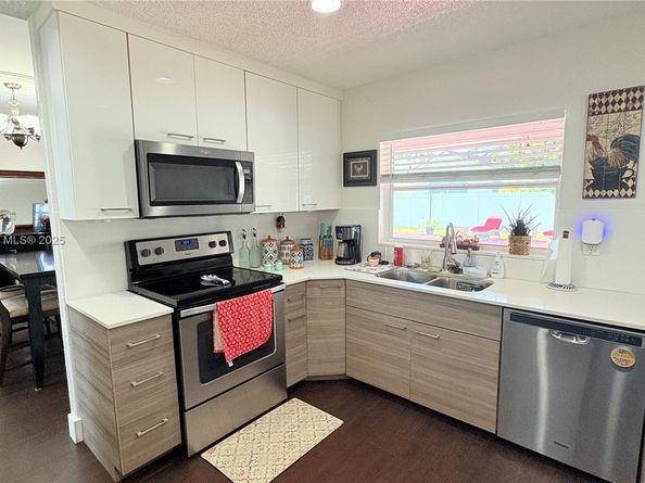 1002 NW 182nd Way, Pembroke Pines FL 33029