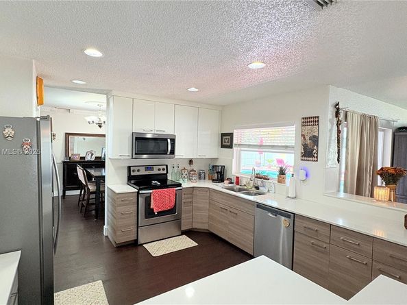 1002 NW 182nd Way, Pembroke Pines FL 33029