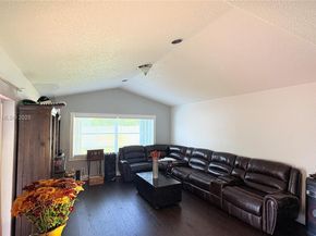 1002 NW 182nd Way, Pembroke Pines FL 33029