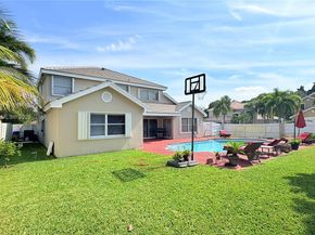 1002 NW 182nd Way, Pembroke Pines FL 33029