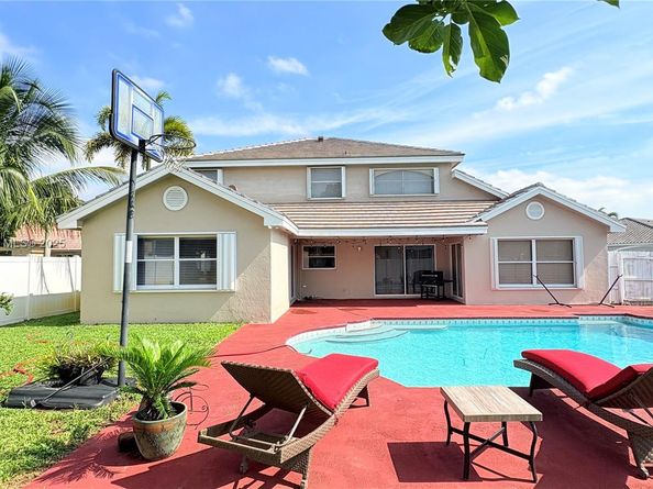 1002 NW 182nd Way, Pembroke Pines FL 33029