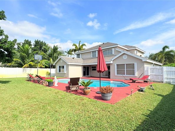 1002 NW 182nd Way, Pembroke Pines FL 33029