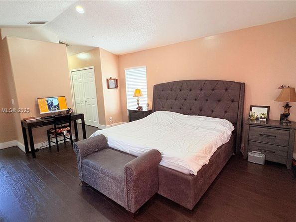 1002 NW 182nd Way, Pembroke Pines FL 33029