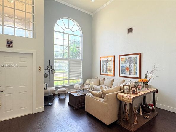 1002 NW 182nd Way, Pembroke Pines FL 33029