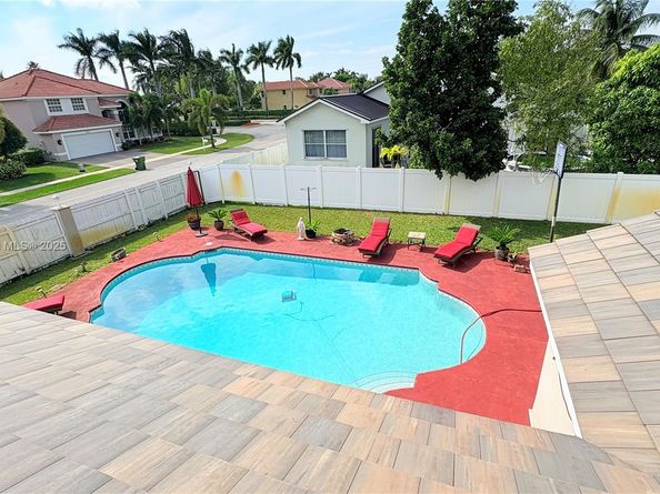 1002 NW 182nd Way, Pembroke Pines FL 33029