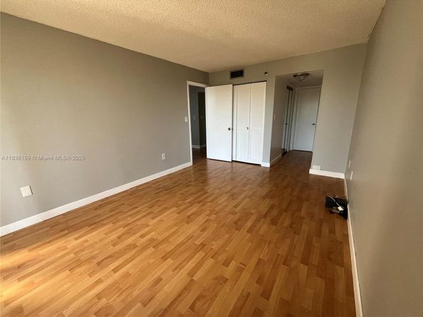 1300 Saint Charles Pl 613, Pembroke Pines FL 33026