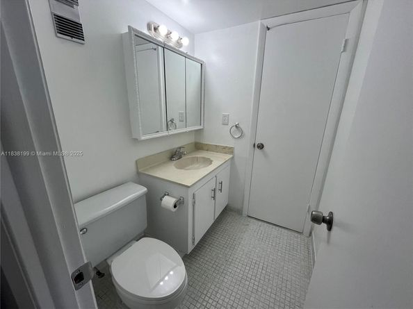 1300 Saint Charles Pl 613, Pembroke Pines FL 33026