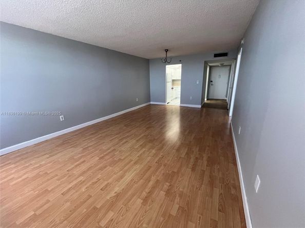 1300 Saint Charles Pl 613, Pembroke Pines FL 33026
