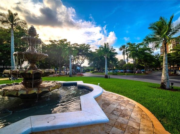 1300 Saint Charles Pl 613, Pembroke Pines FL 33026