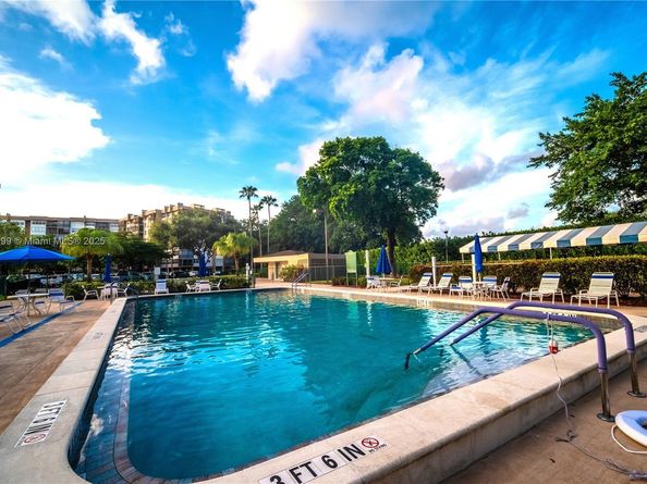 1300 Saint Charles Pl 613, Pembroke Pines FL 33026