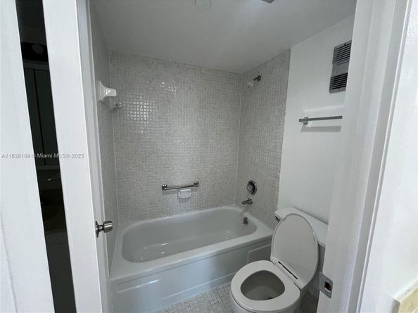 1300 Saint Charles Pl 613, Pembroke Pines FL 33026