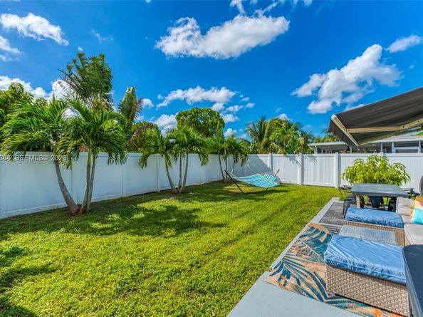 9212 NW 81st Pl, Tamarac FL 33321