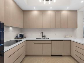 100 S Pointe Dr 509, Miami Beach FL 33139