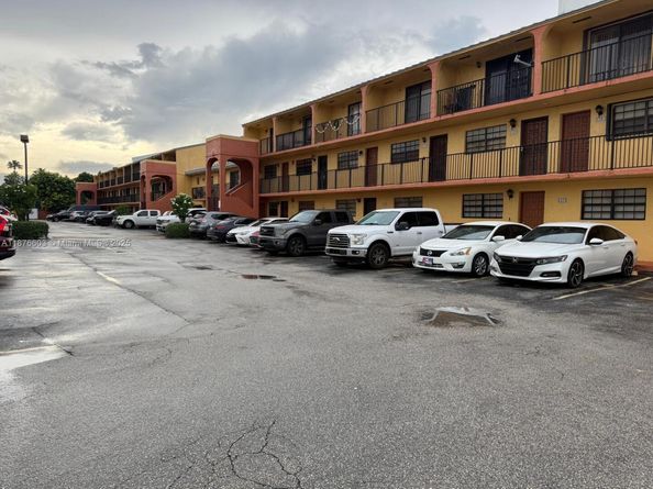 1279 W 51st Pl B13, Hialeah FL 33012