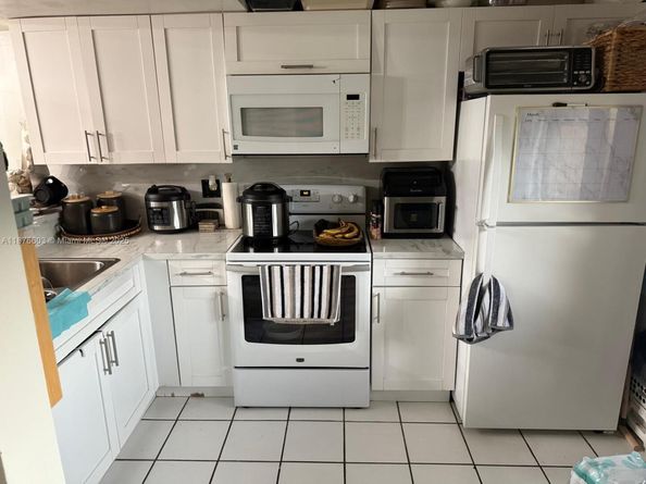 1279 W 51st Pl B13, Hialeah FL 33012