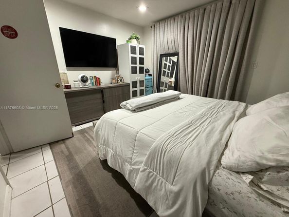 1279 W 51st Pl B13, Hialeah FL 33012