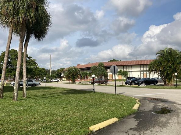 2901 NW 47th Ter 344B, Lauderdale Lakes FL 33313