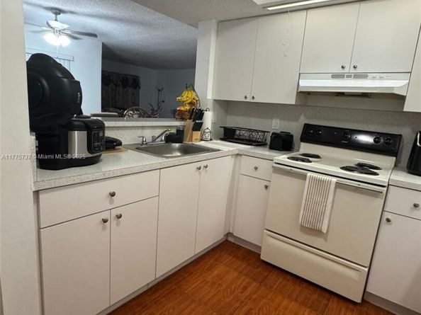 18890 NW 57th Ave 101, Hialeah FL 33015
