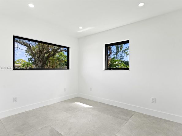 1042 NW 13th St, Fort Lauderdale FL 33311